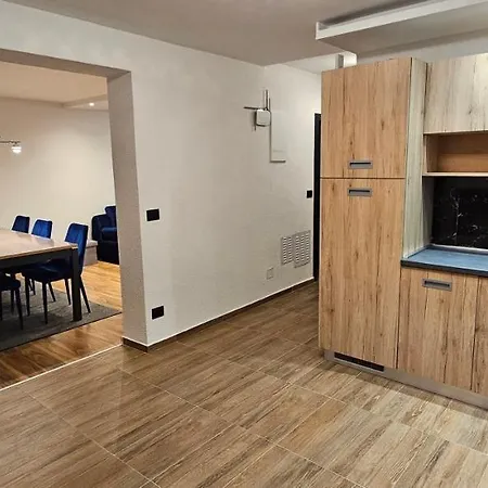 Betty Borik - Whole Ground Floor Apartment