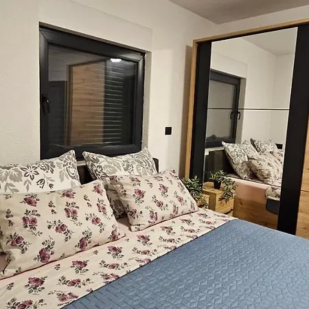 Betty Borik - Whole Ground Floor Apartment *
