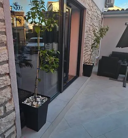 Betty Borik - Whole Ground Floor Apartment